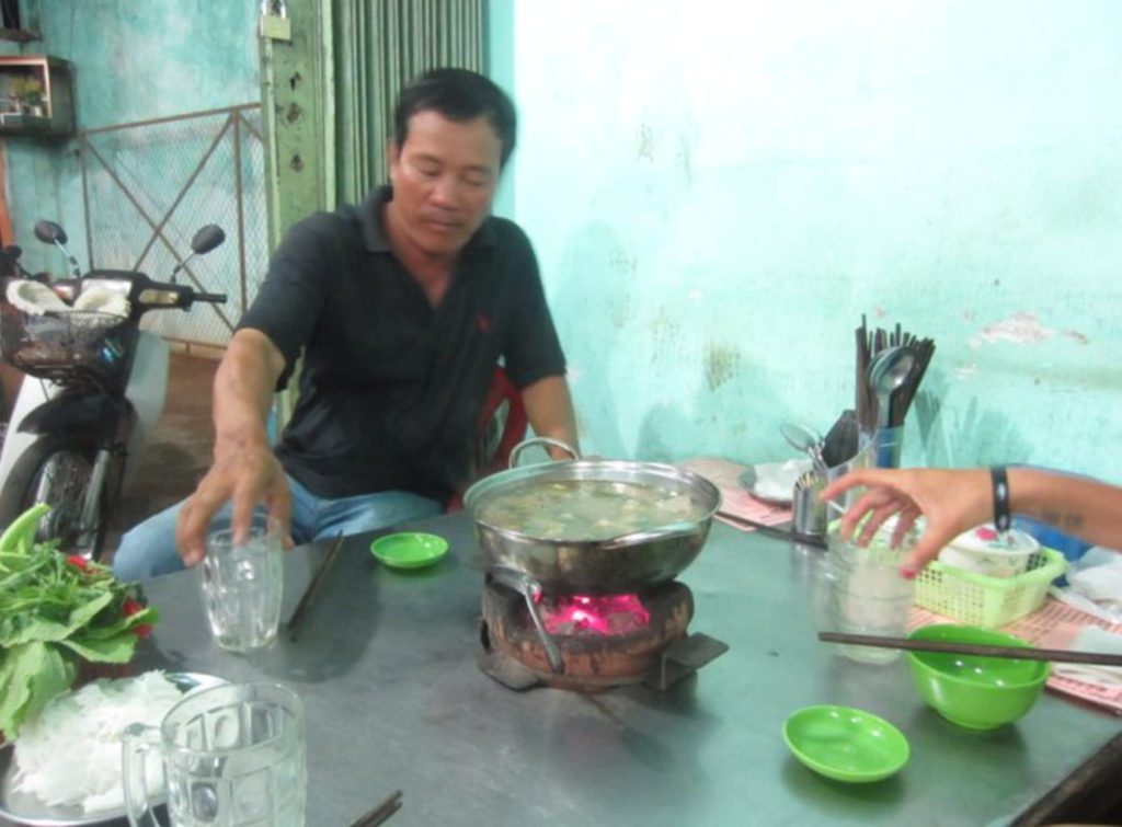 eating in Vietnam
